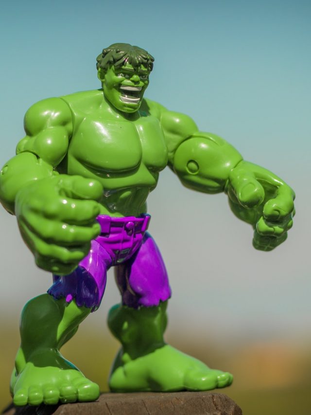 She-Hulk Makes Fun of Edward Norton as the Incredible Hulk
